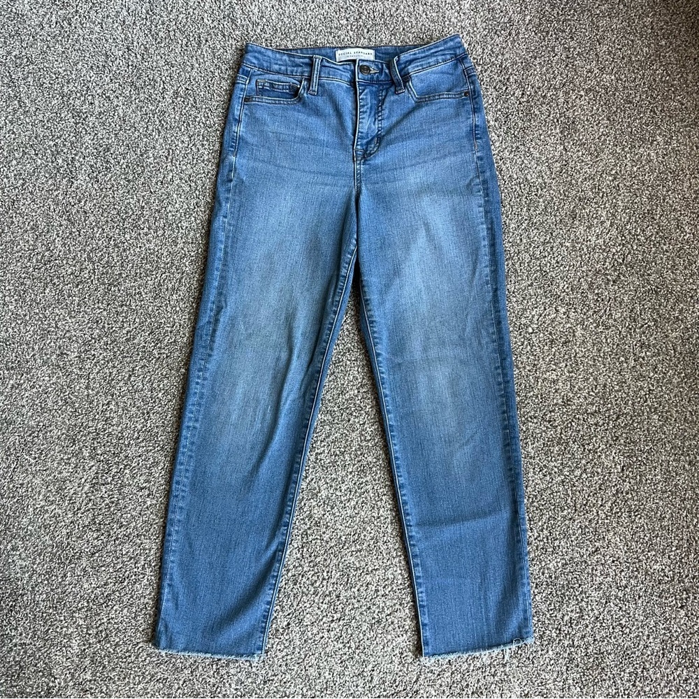 Social Standard by Sanctuary Slim Straight Medium wash Jeans, Size 2/26